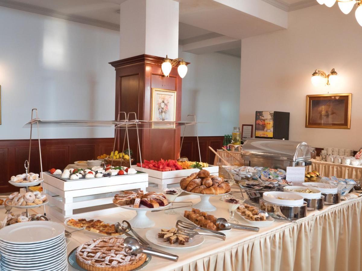 Hotel Savoy Opatija Bagian luar foto